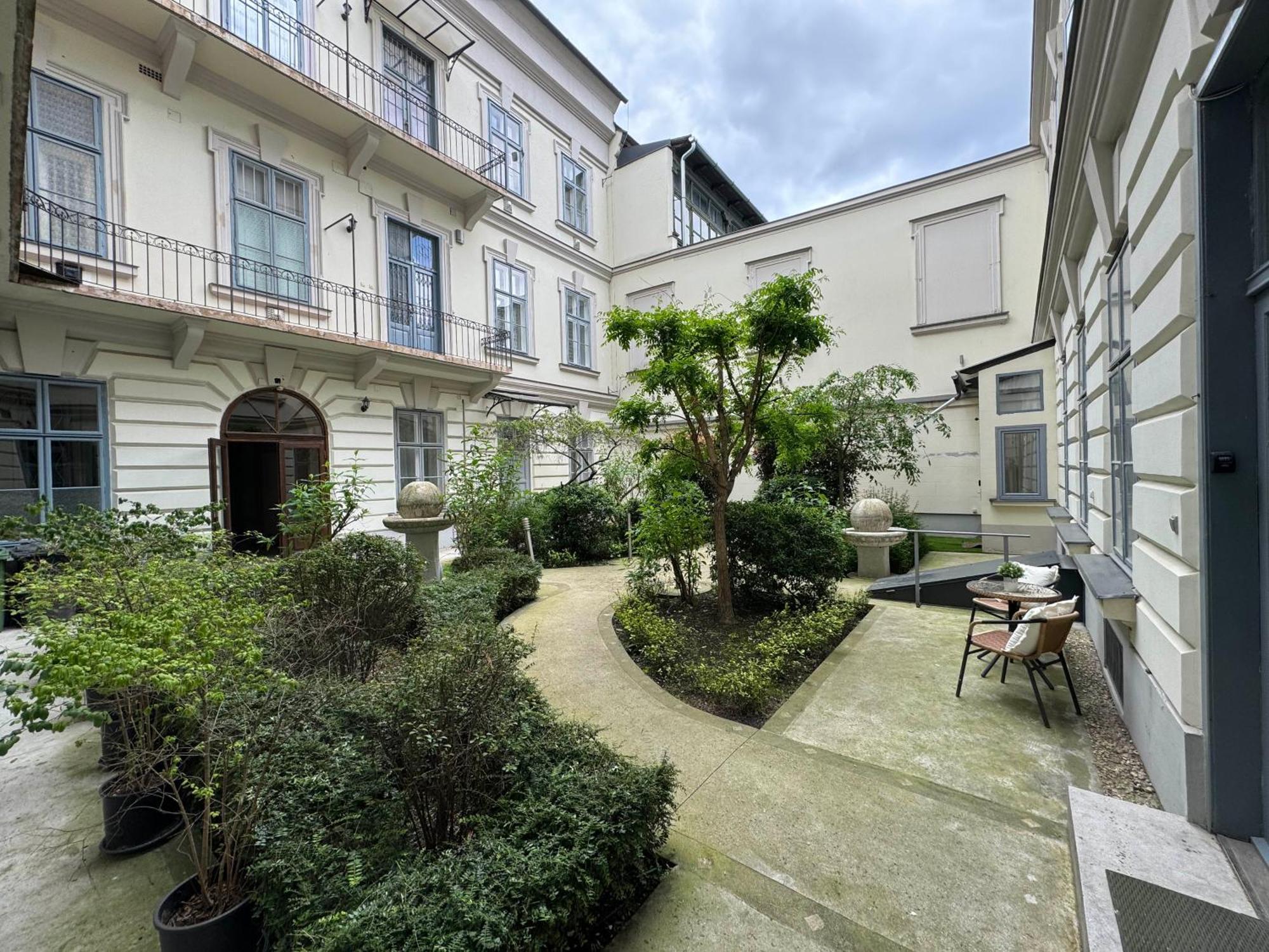 Apartamento Hidden Gem With Terrace On The Andrassy Fashion Road Budapest Exterior foto